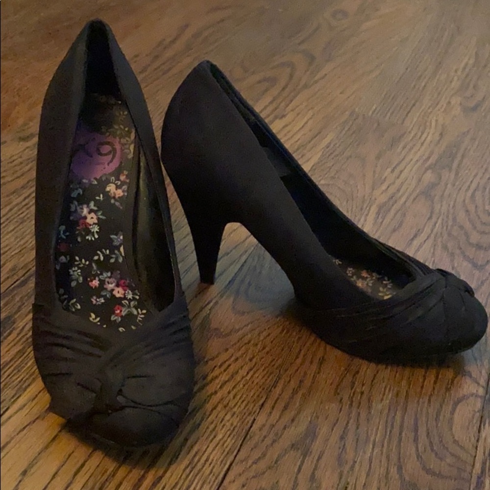 Black dress heels size 7